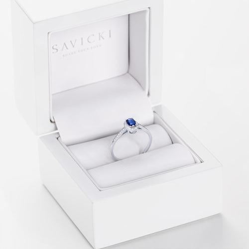 Pierścionek Heart of the Ocean: białe złoto, niebieski szafir